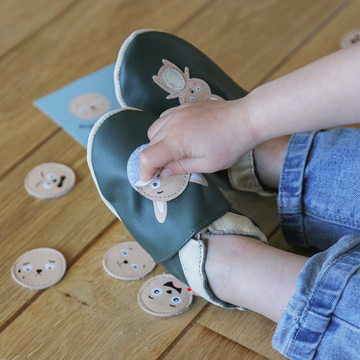 Chaussons bébé cuir souple à emotions vert, TICHOUPS