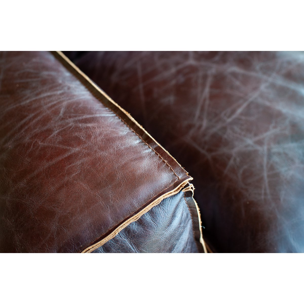 Fauteuil en cuir ATSULLIVAN aubergine, PRODUIT INTERIEUR BRUT