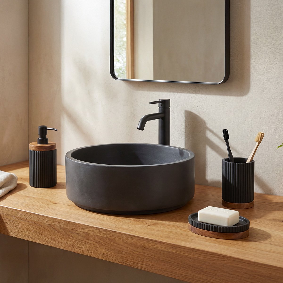Set salle de bain - Résine noire et bois - LAGO noir et bois, MAISON AUBERTIN