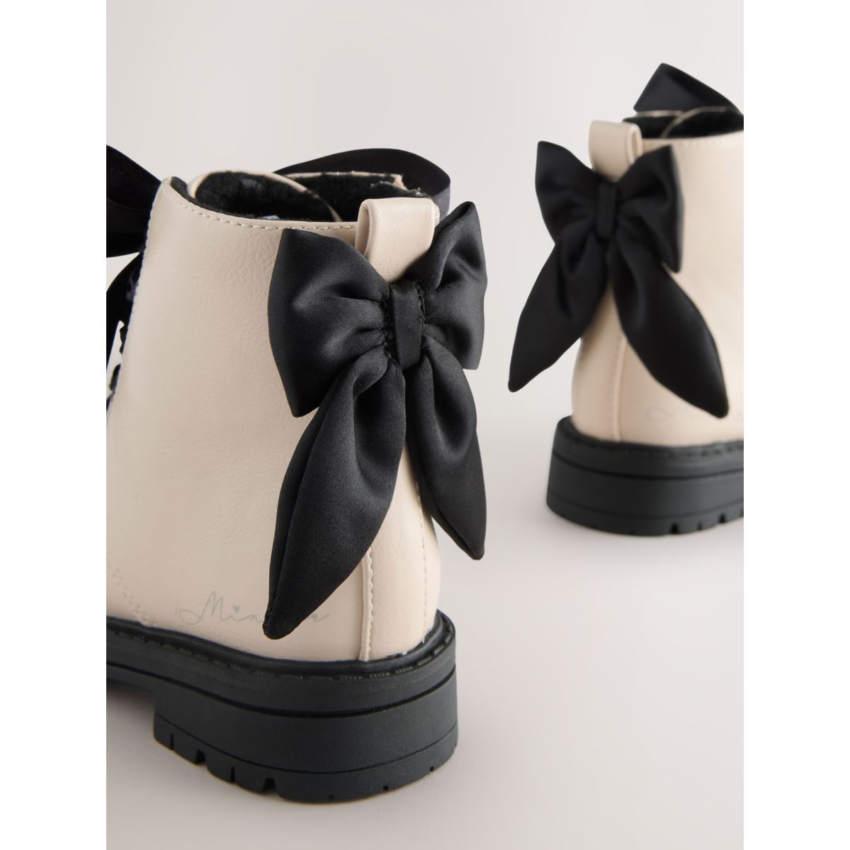 Bottines à lacets avec nœud minnie naturel, NEXT