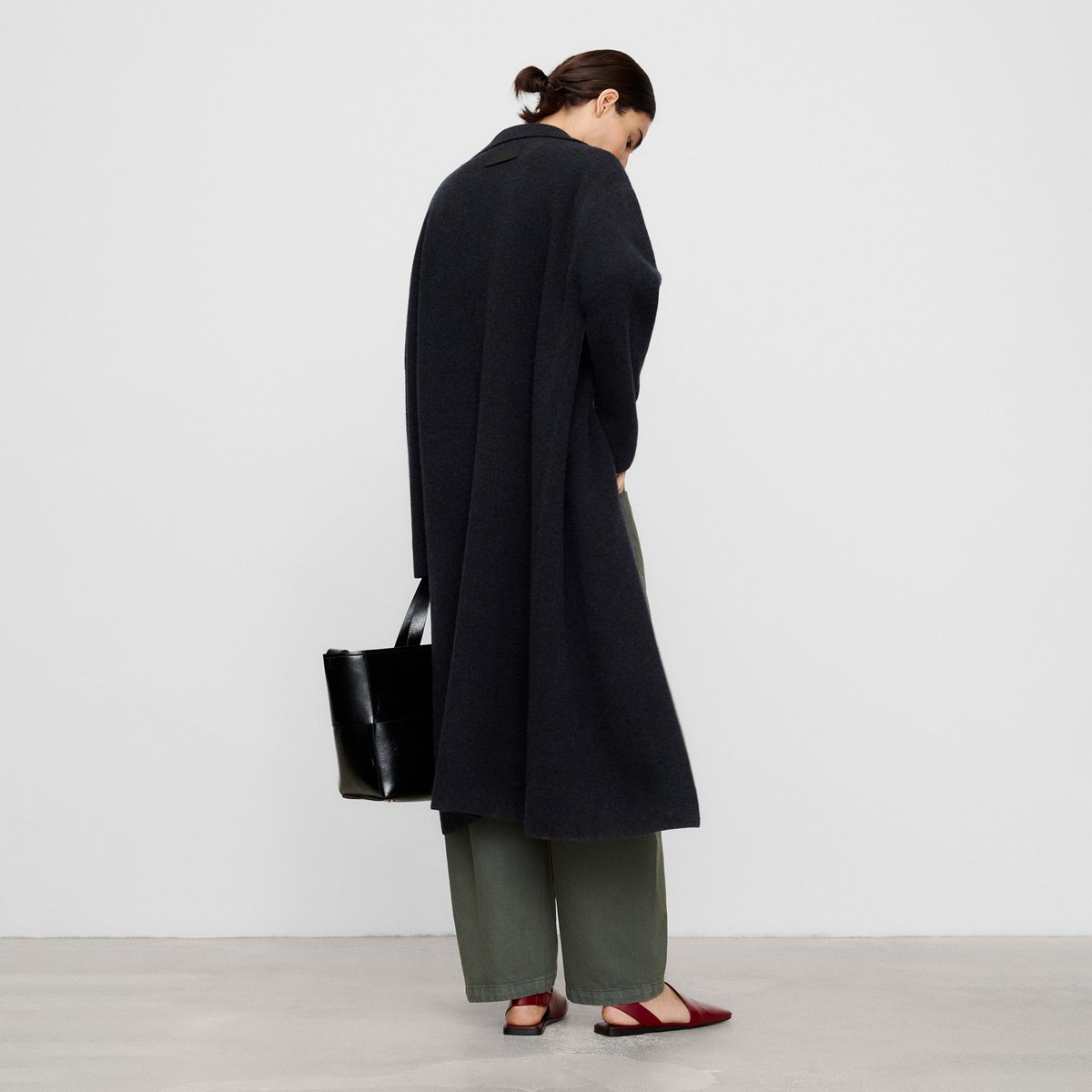 Manteau long croisé en laine mérinos gris foncé, ADOLFO DOMINGUEZ