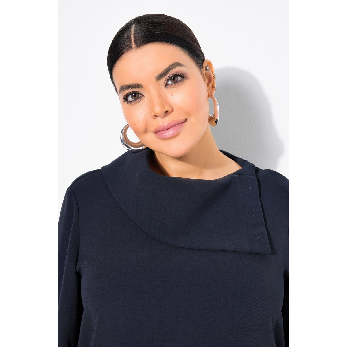 Blouse en acétate à manches longues et col marine foncé, ULLA POPKEN
