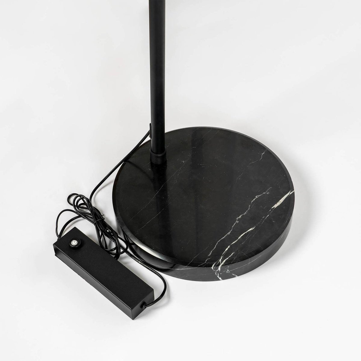 Lampadaire en aluminium moderneLED, Virvera noir, LUCANDE