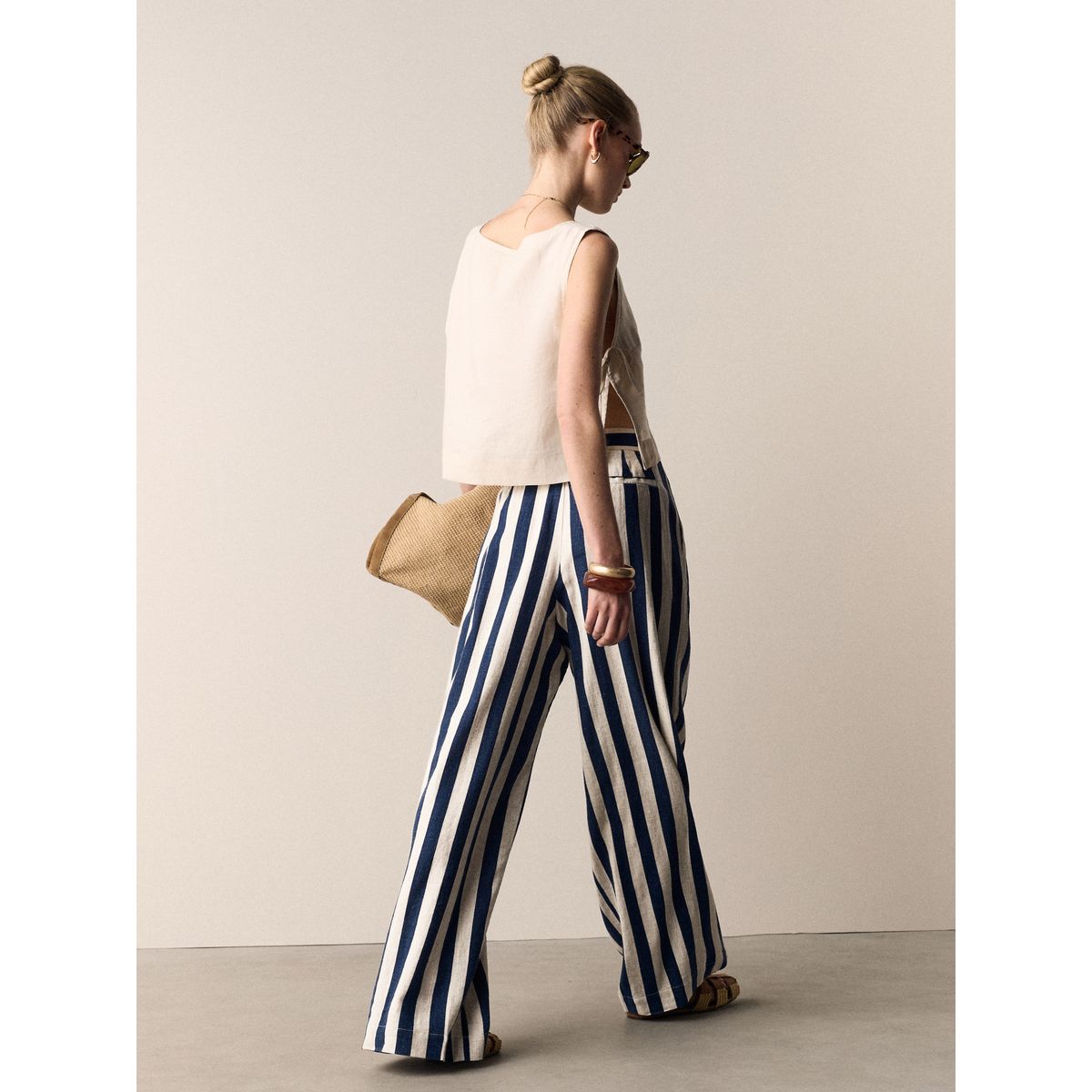 Pantalon large en lin mélangé avec ceinture rayures bleu marine/pierre, NEXT