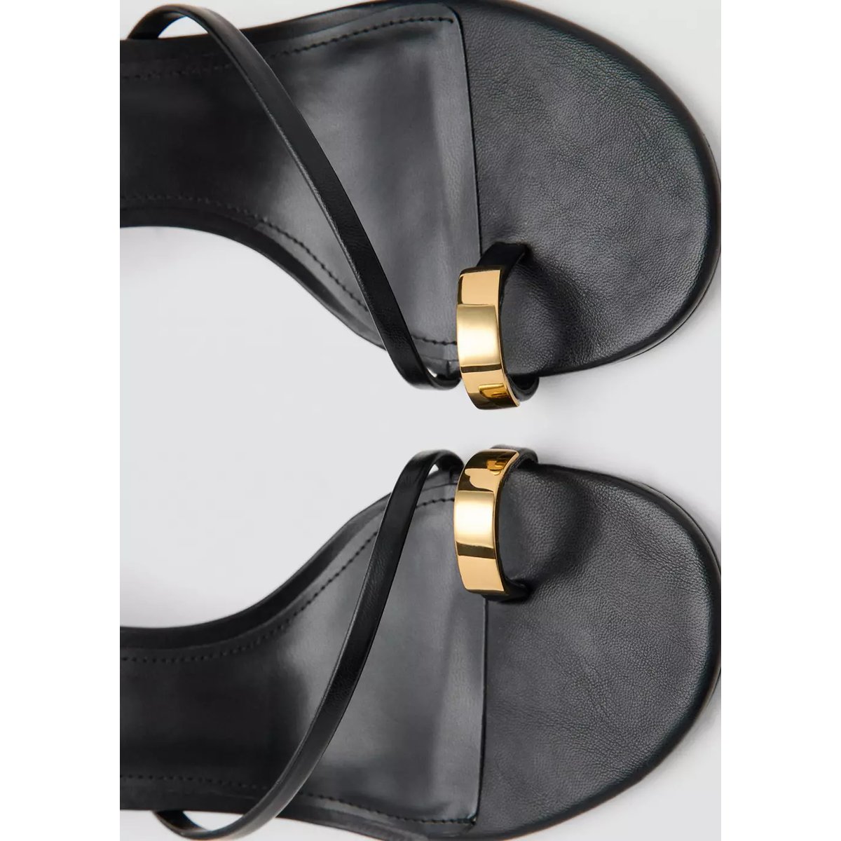 Sandale à talon avec brides croisées noir, MANGO
