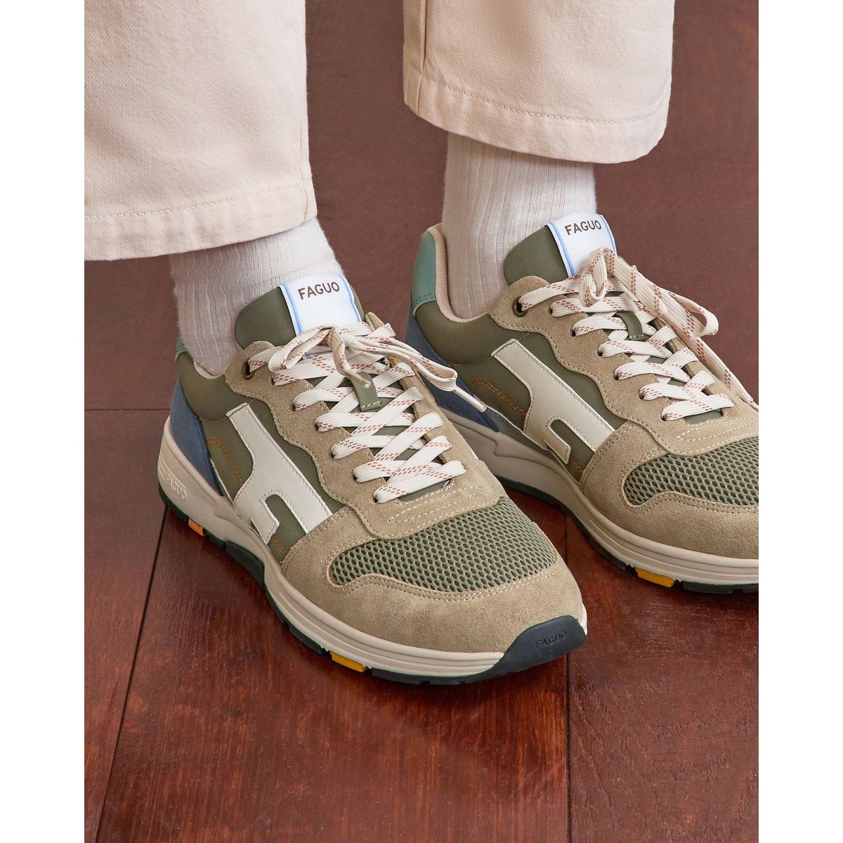 Running tissu suede OLIVE kaki et bleu, FAGUO
