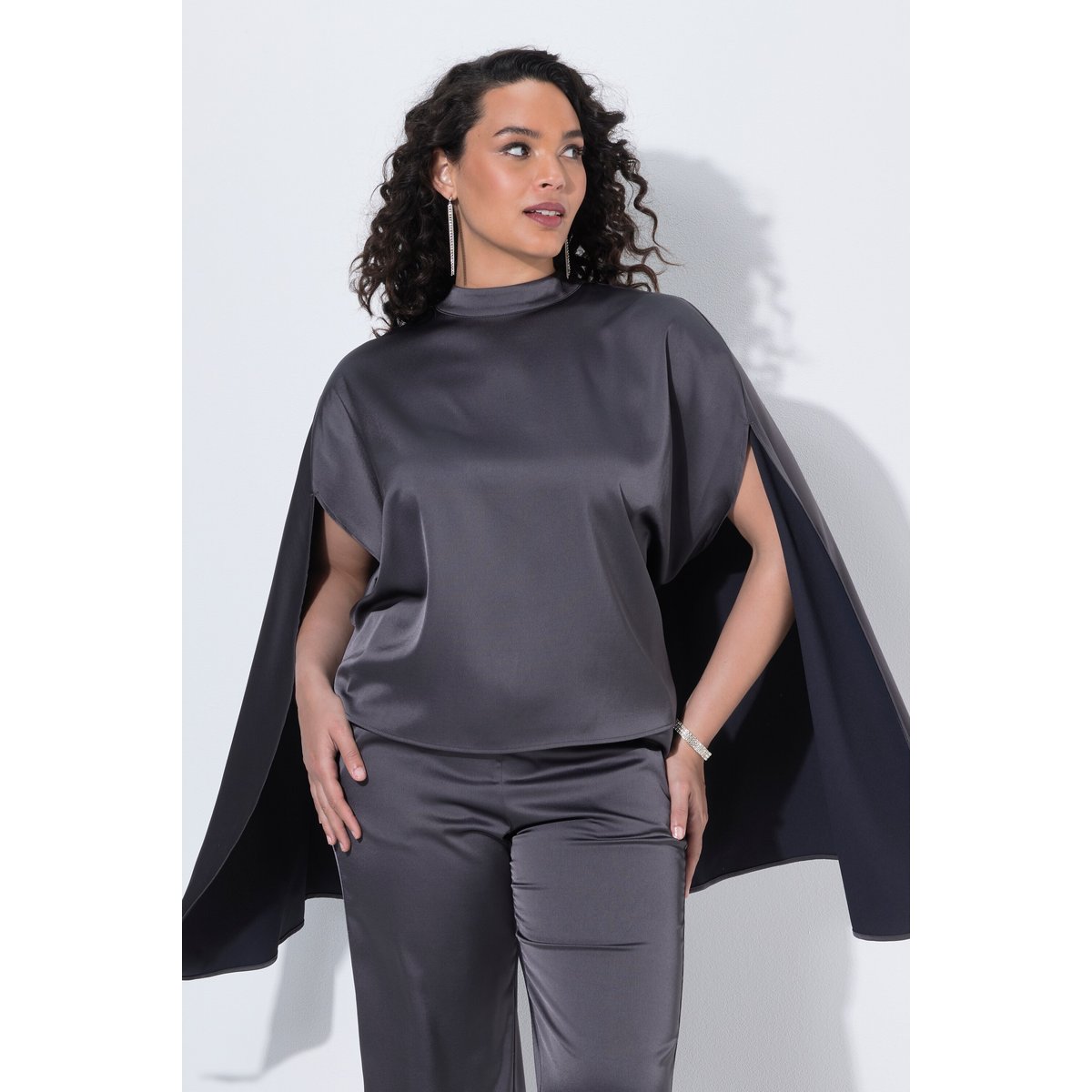 Blouse-cape en satin, coupe oversize asphalte, ULLA POPKEN