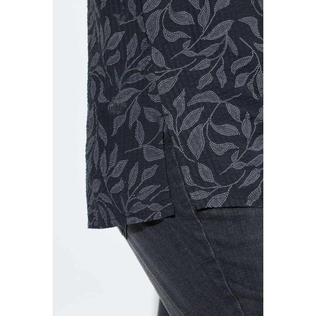 Chemisier en cupro mélangé, motif feuilles noir, ULLA POPKEN