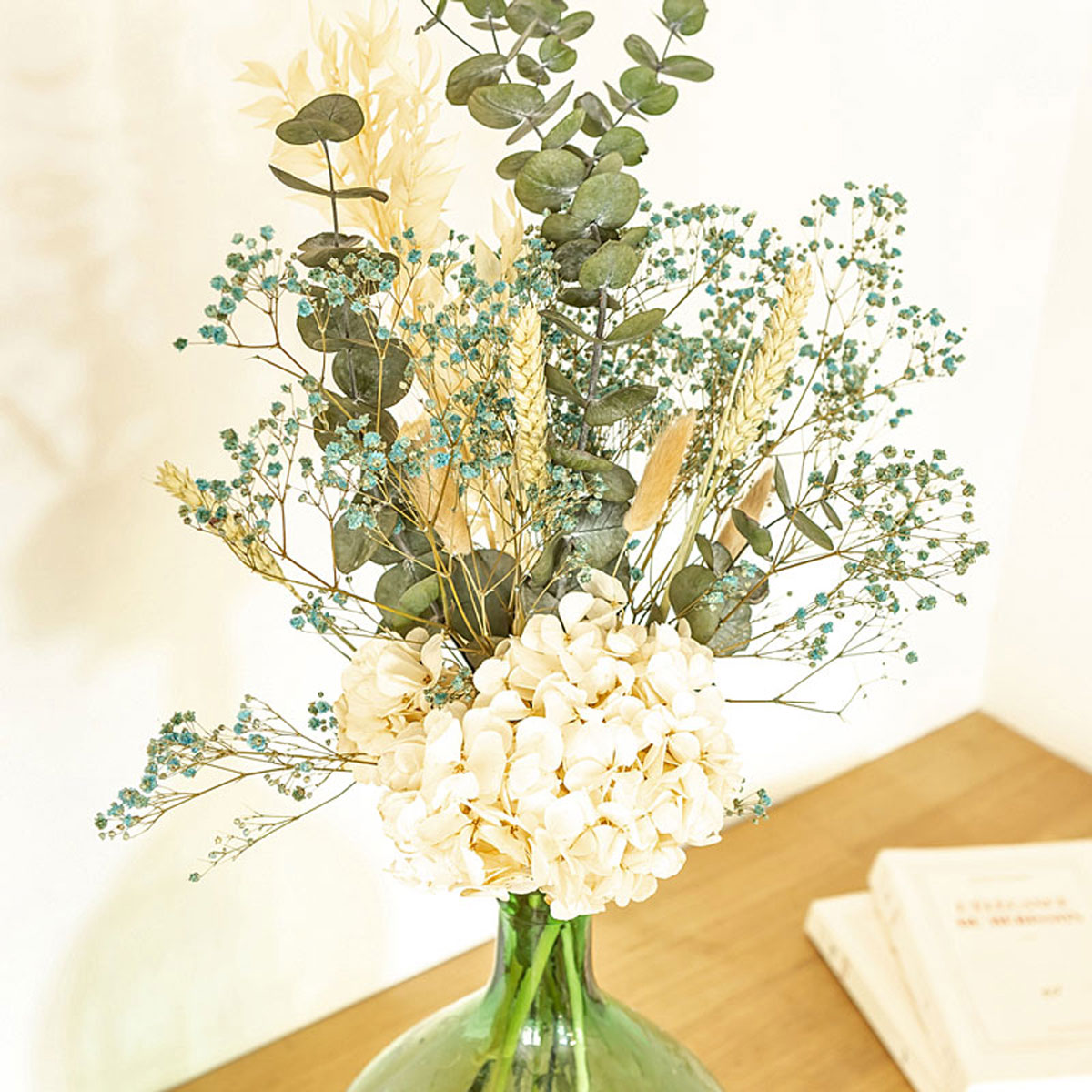 Bouquet de fleurs séchées pour dame-jeanne ou vase haut JOYCE blanc , bleu, RECONCILIATION VEGETALE