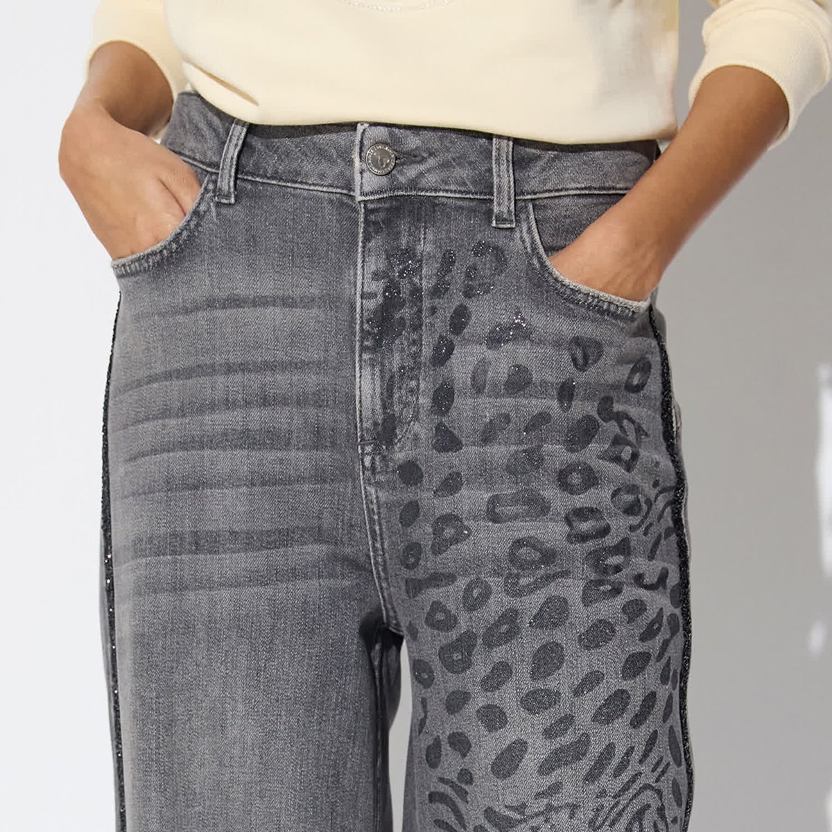 Jean droit imprimé léopard et strass denim gris, LOLA CASADEMUNT