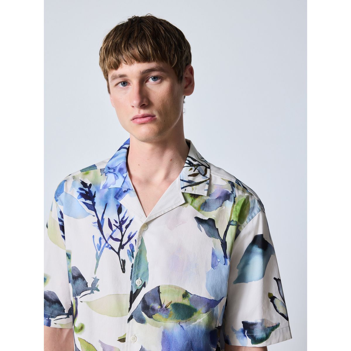 Chemise manches courtes à imprimé floral aquarelle bleu, NEXT