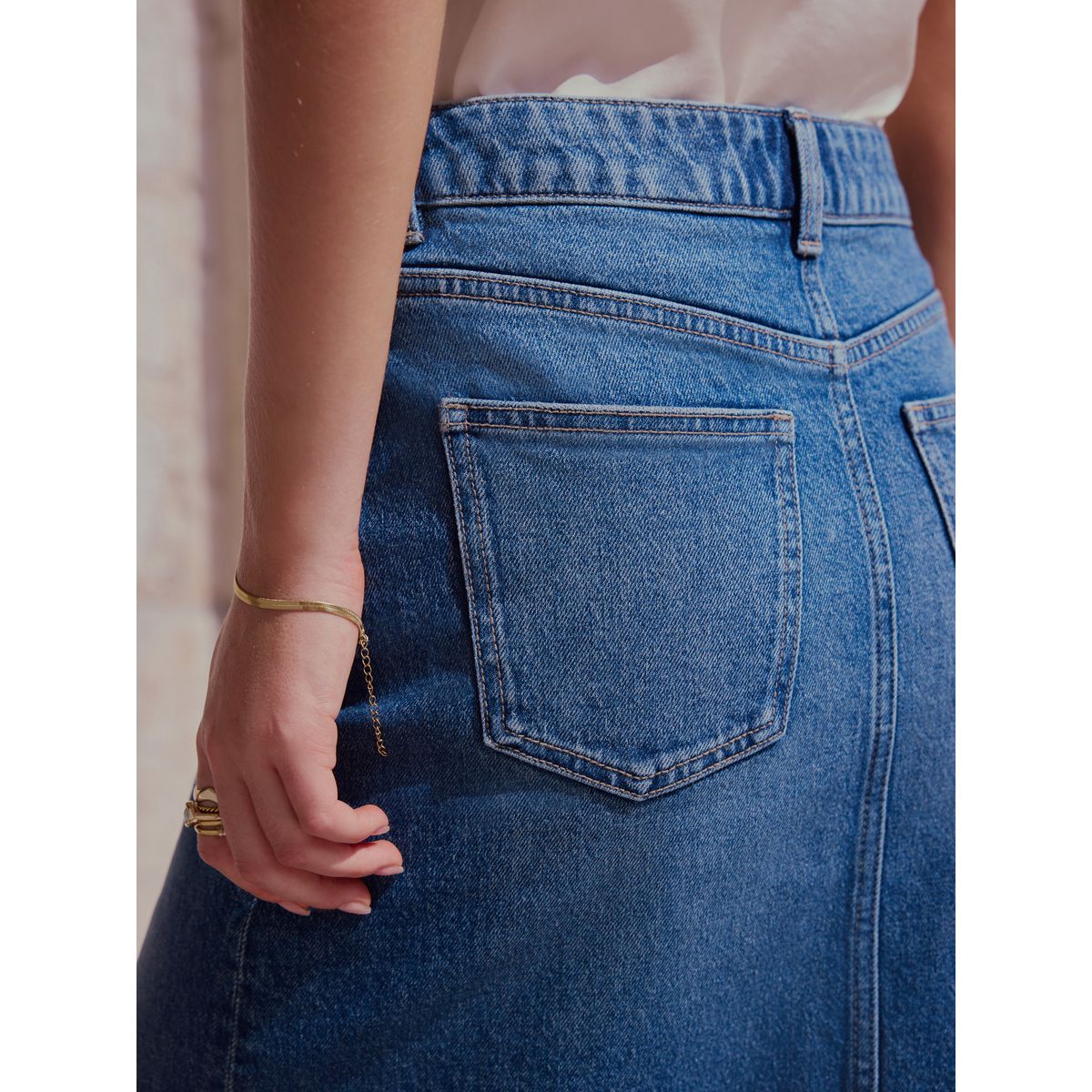 Jupe en denim longueur genou bleu moyen, NEXT