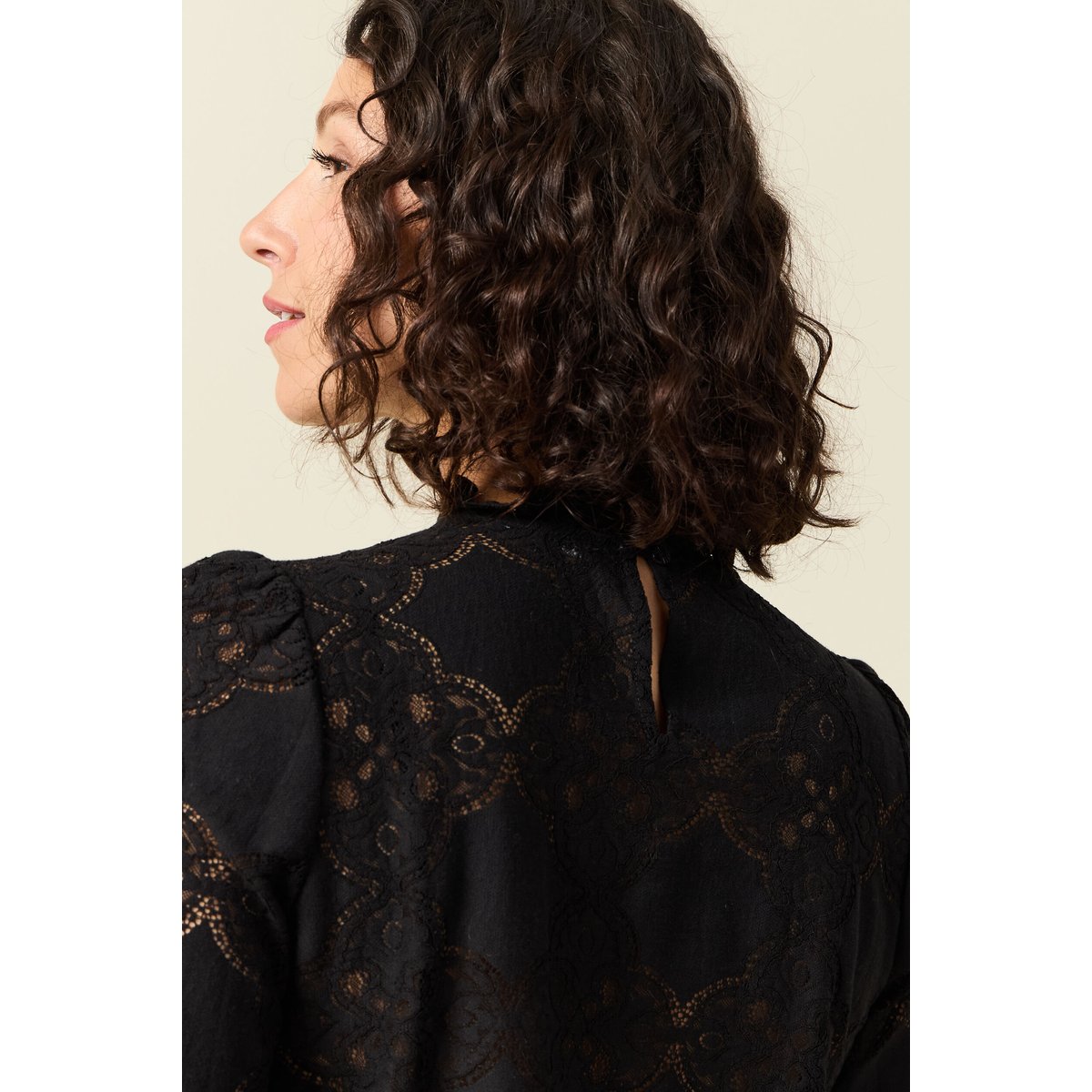 Blouse cintrée dentelle manches longues noir, BONOBO