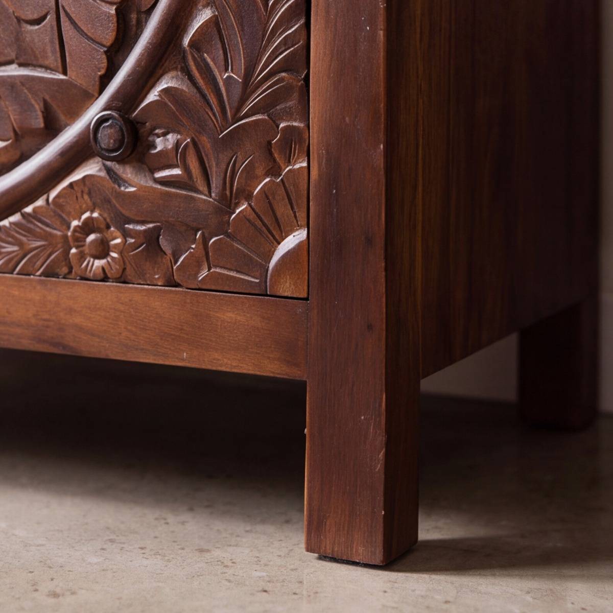Commode sculpté en bois de manguier foncé COURTNEY bois foncé, MADE IN MEUBLES 