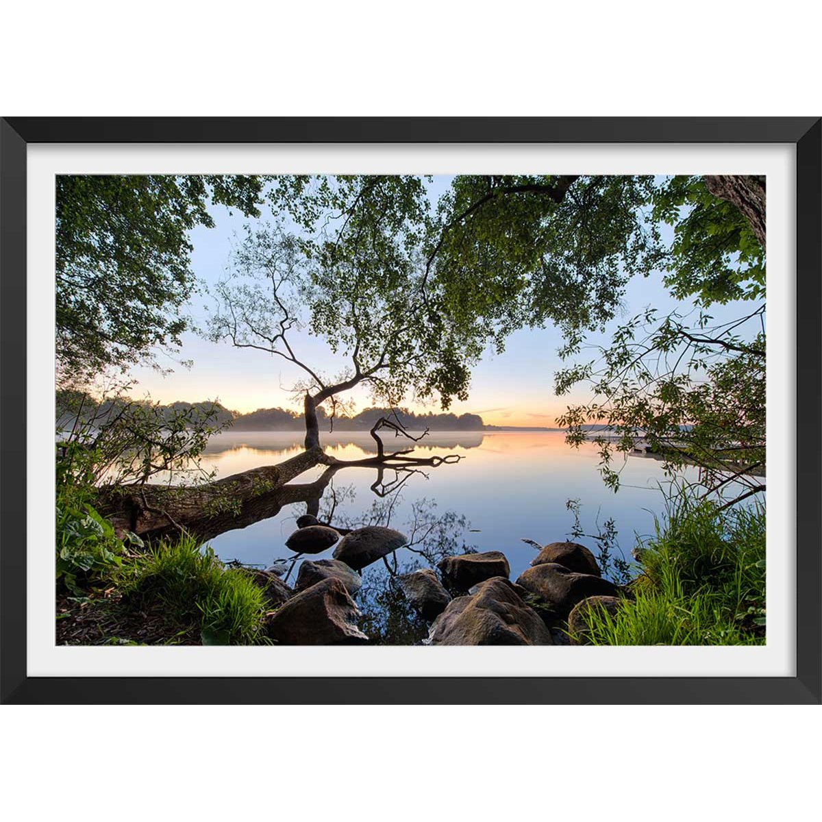 Affiche bord de lac affiche + cadre en bois - noir, HEXOA