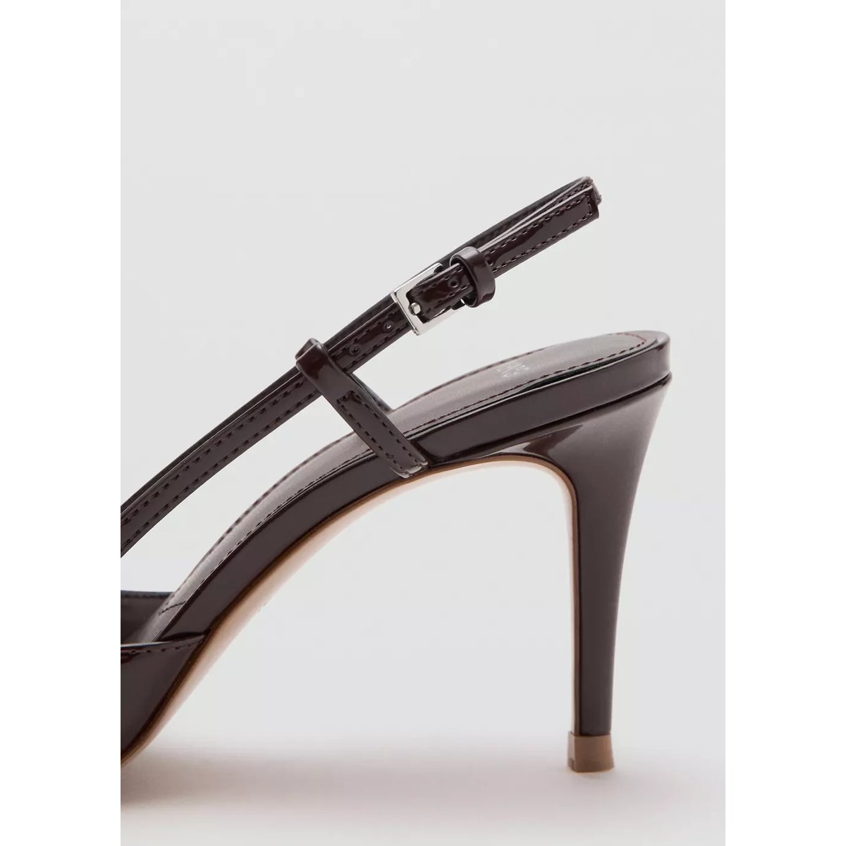 Chaussures à talon en cuir vernis chocolat, MANGO