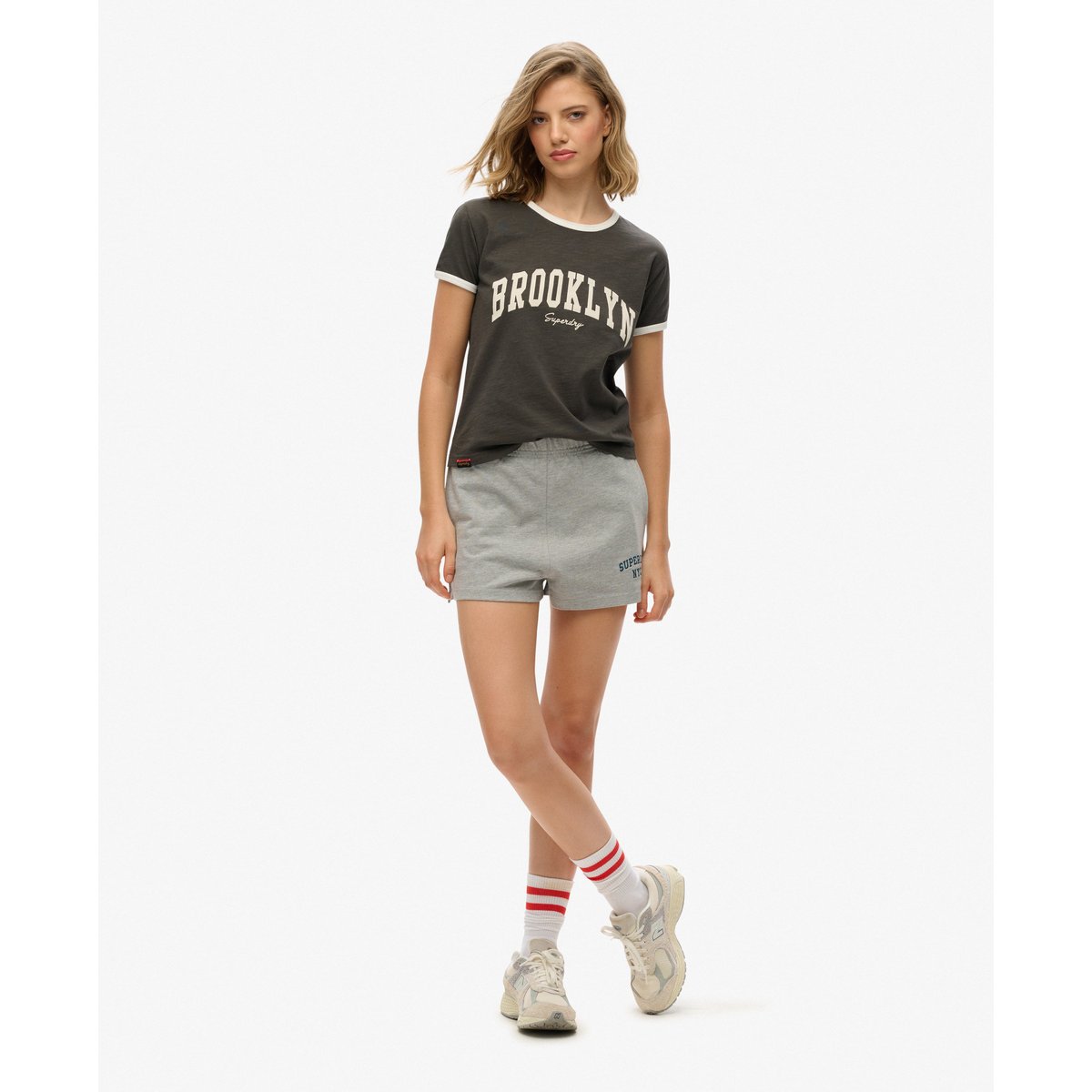 Athletic Essentials Short coupe ajustée gris chiné, SUPERDRY