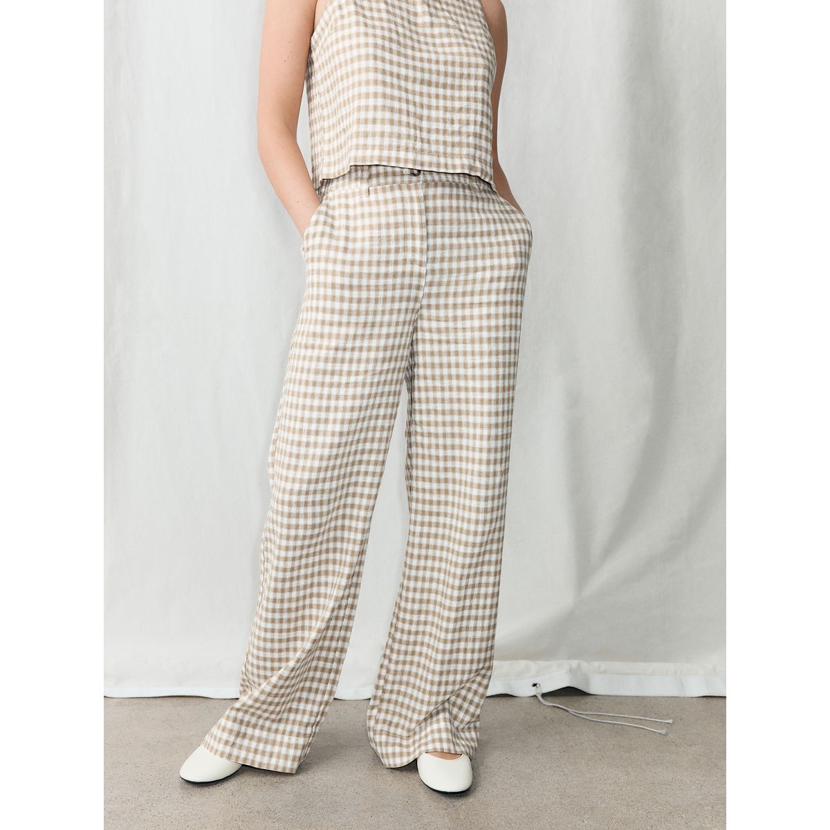 Pantalon large habillé en mélange de lin vichy marron/écru, NEXT