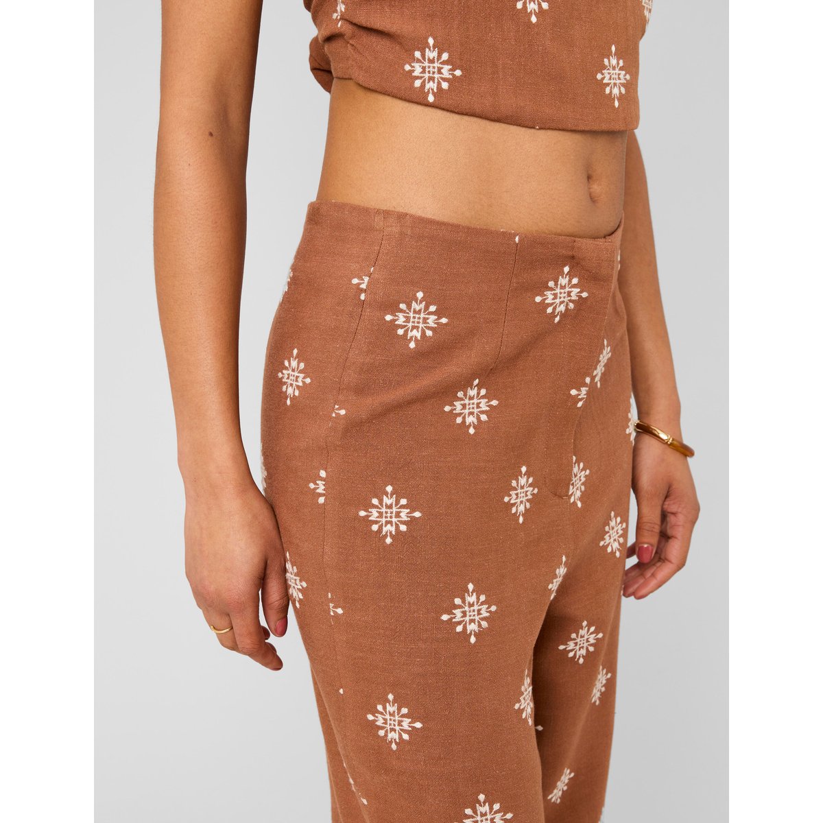 Pantalon brodé camel, BZB