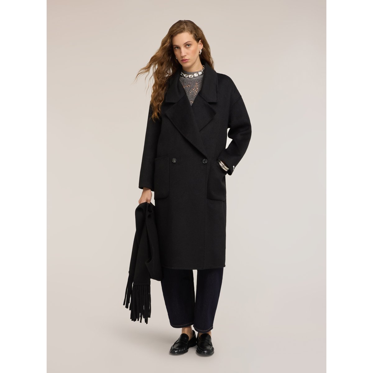Manteau croisé noir, MOTIVI