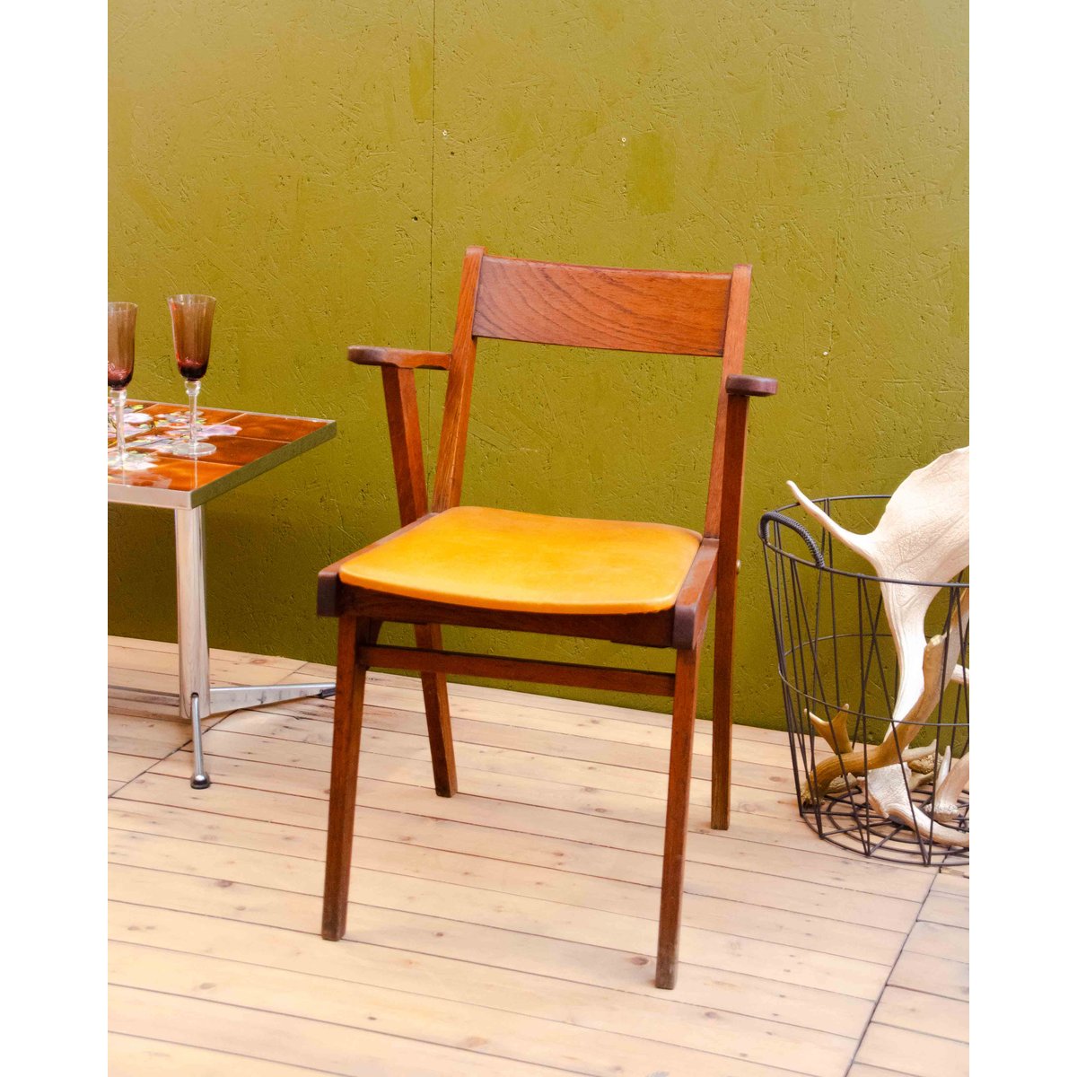 Chaise en bois Claude N°1587 - Bon état marron, DEBONGOUT