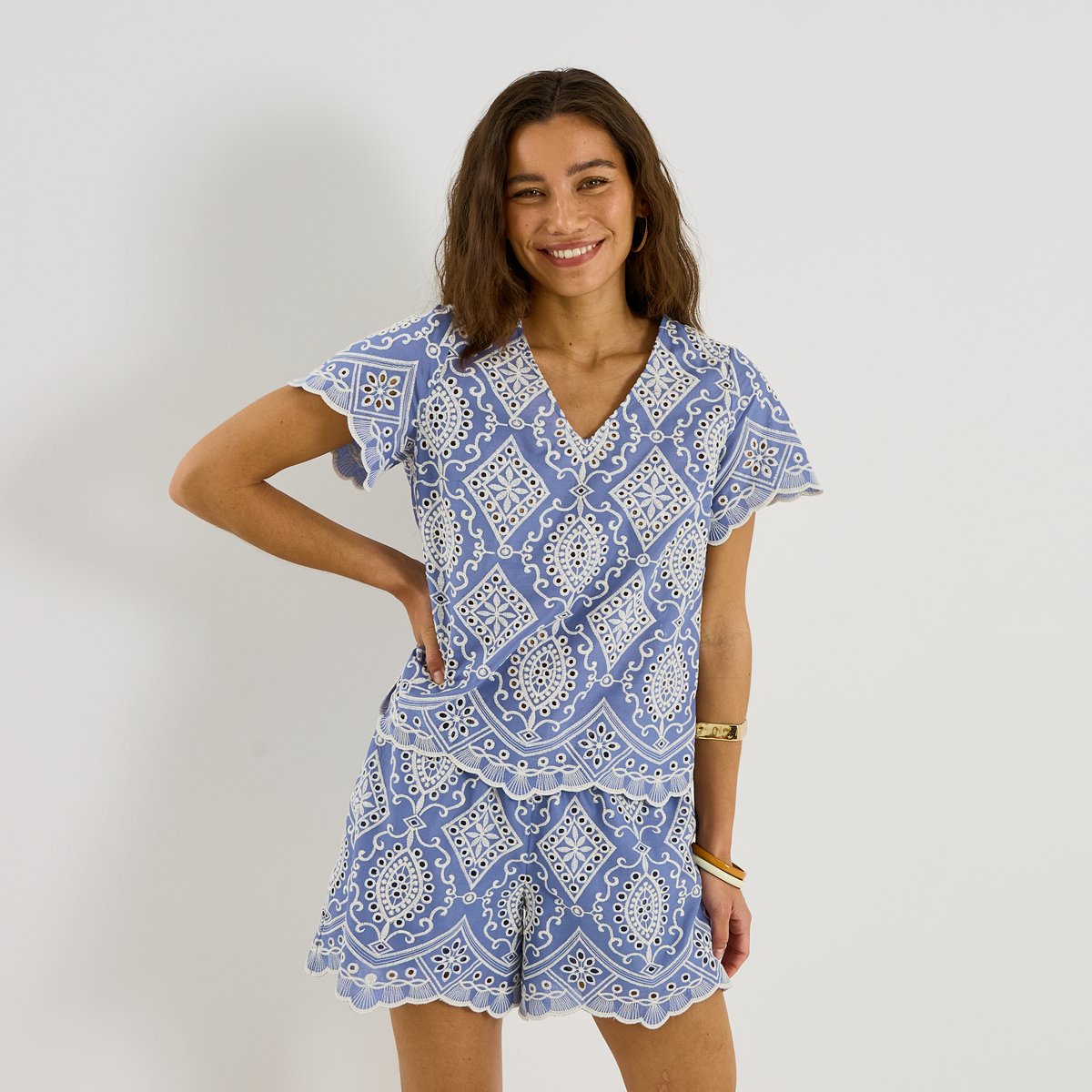 Blouse brodée manches courtes bleu ciel, GRAIN DE MALICE