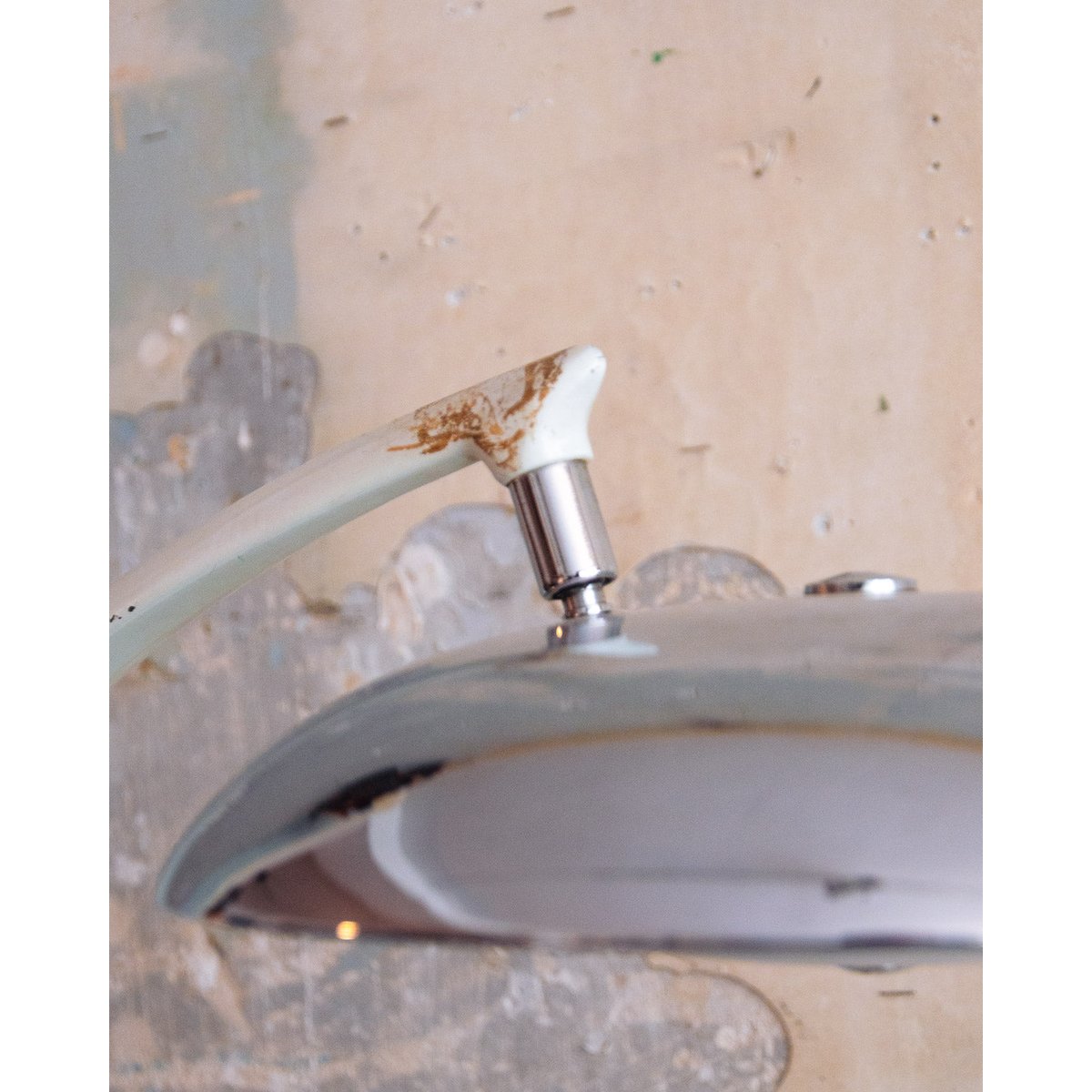 Lampe au design épuré Julia N°898 - Bon état blanc, DEBONGOUT