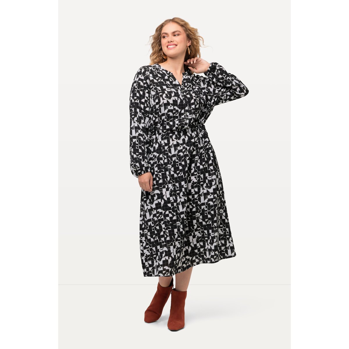 Robe à col tunisien et manches longues noir, ULLA POPKEN