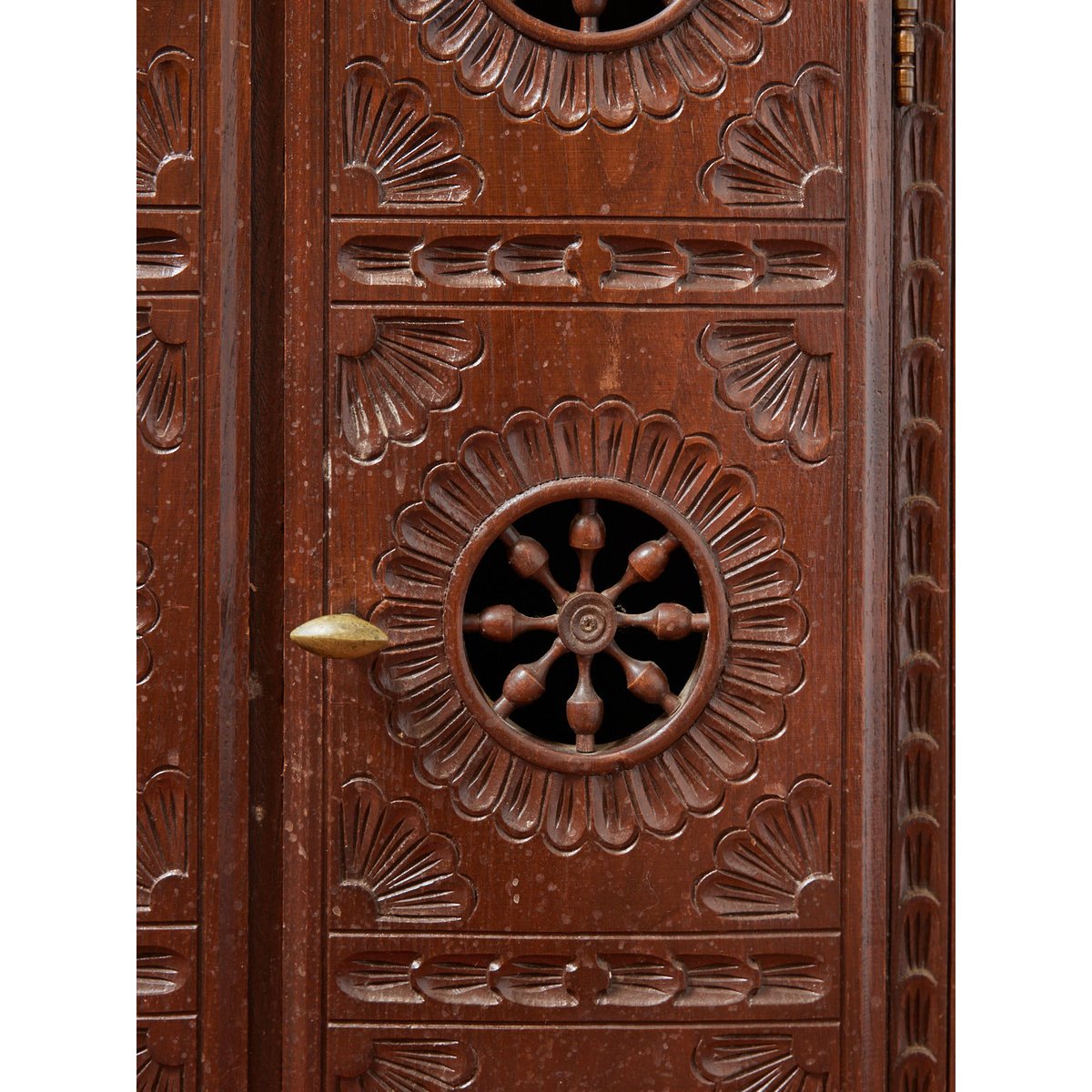 Buffet régional en bois Gilbert N°1711 - Bon état bois foncé, DEBONGOUT