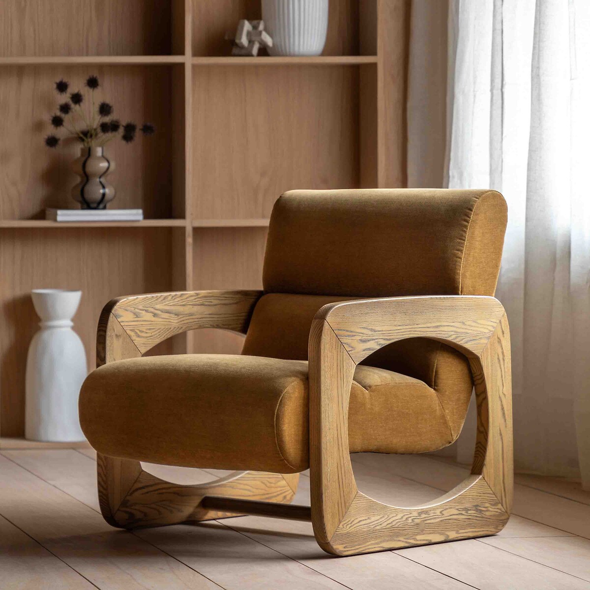 Marzo Velvet Chenille Sculptural Armchair golden, ÉDITÉ