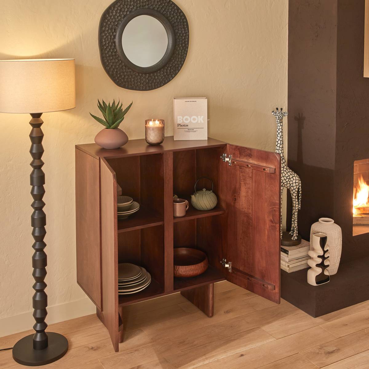 Buffet rectangulaire avec portes en manguier NYERO marron, ATMOSPHERA