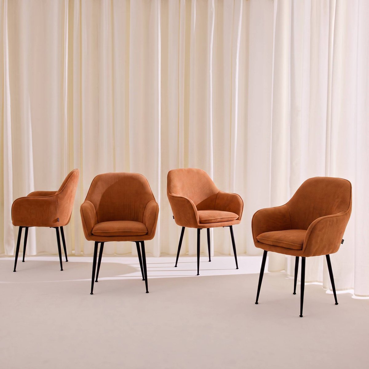 Fauteuil velours côtelé et pieds métal (lot de 4) SHELLA camel, SWEEEK
