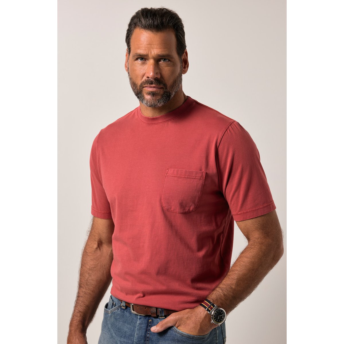 T-shirt style vintage. Manches courtes et rouge brique, JP1880