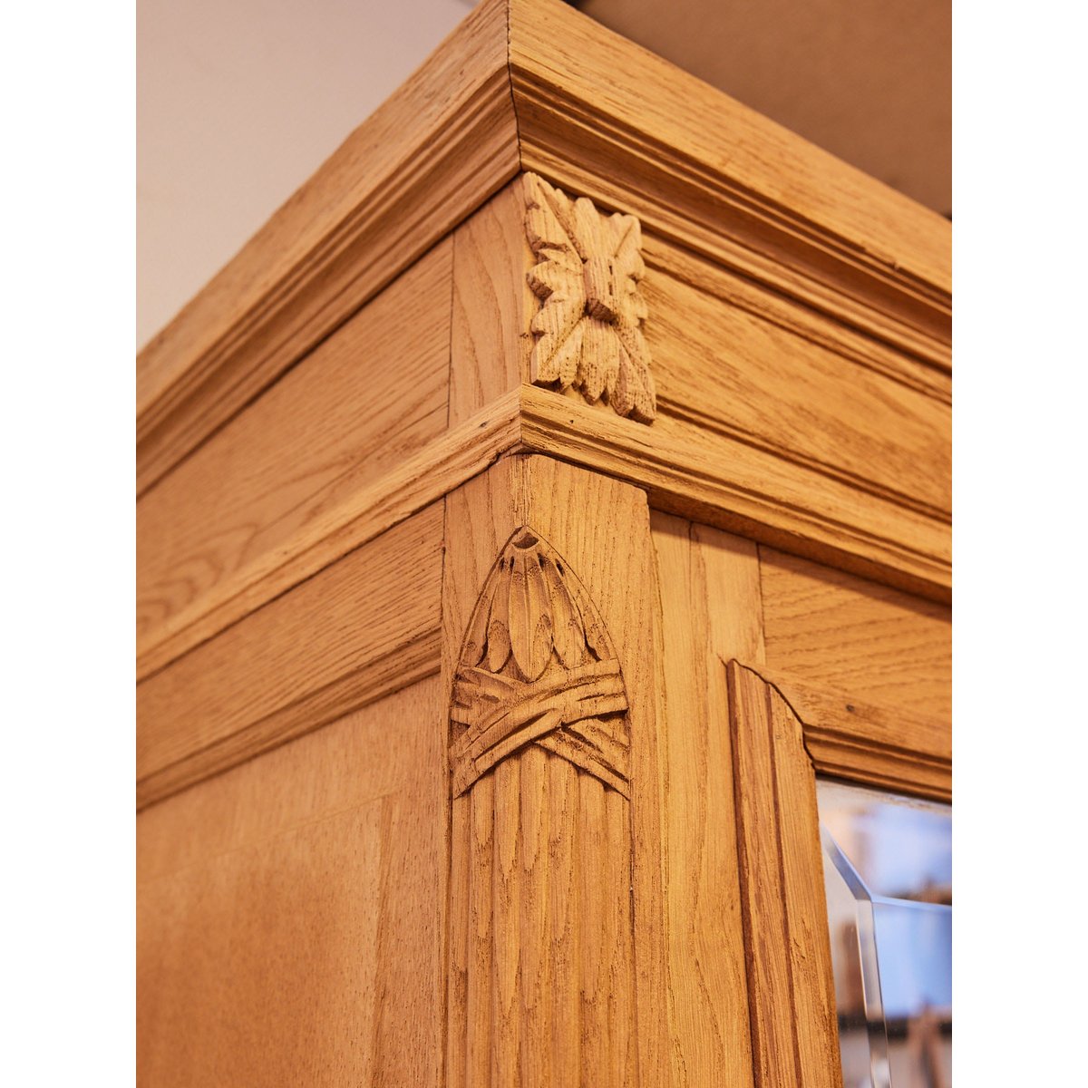 Vitrine en bois sablé Victoria N°1334 - Bon état bois clair, DEBONGOUT