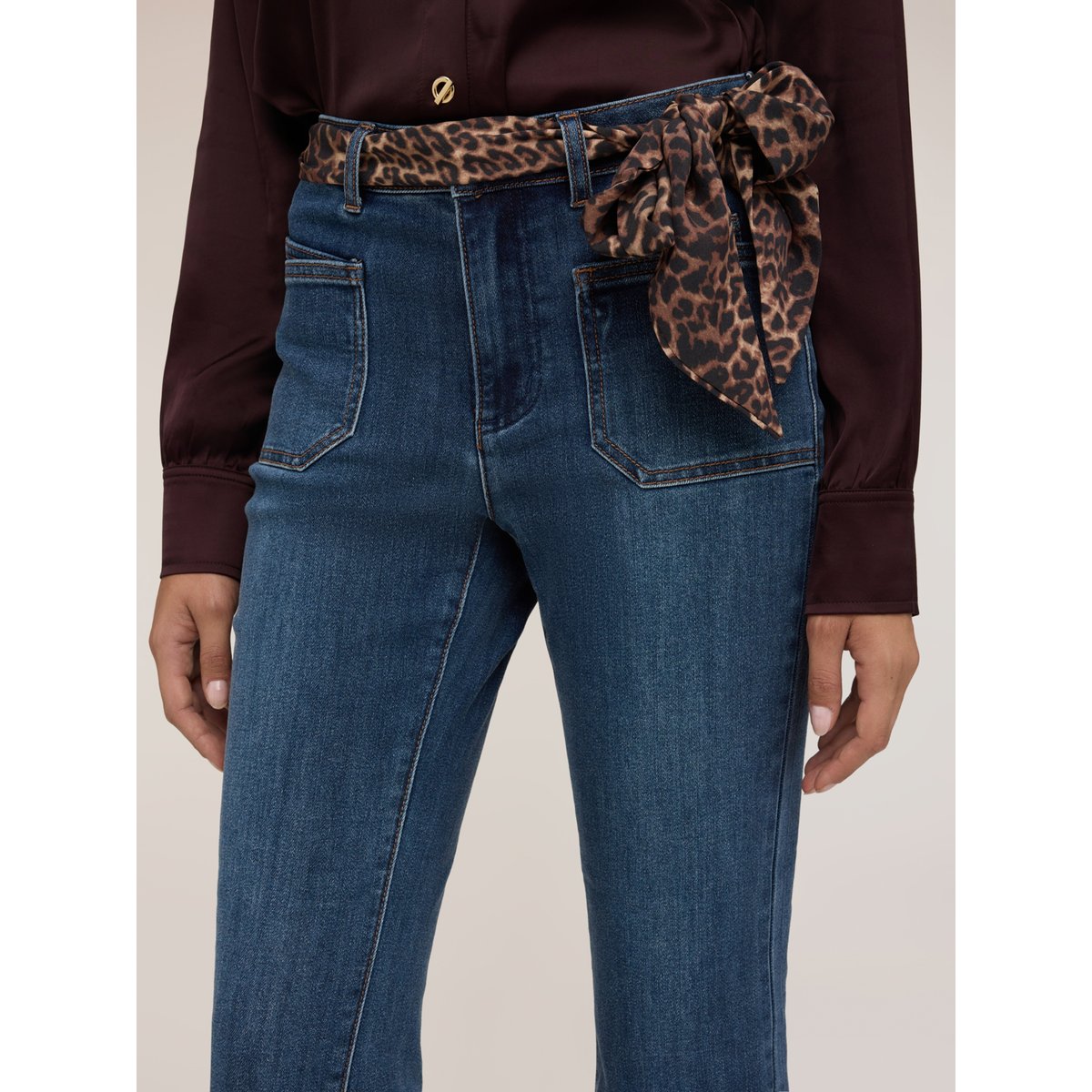 Jean cropped taille haute avec ceinture animalier. bleu, MOTIVI