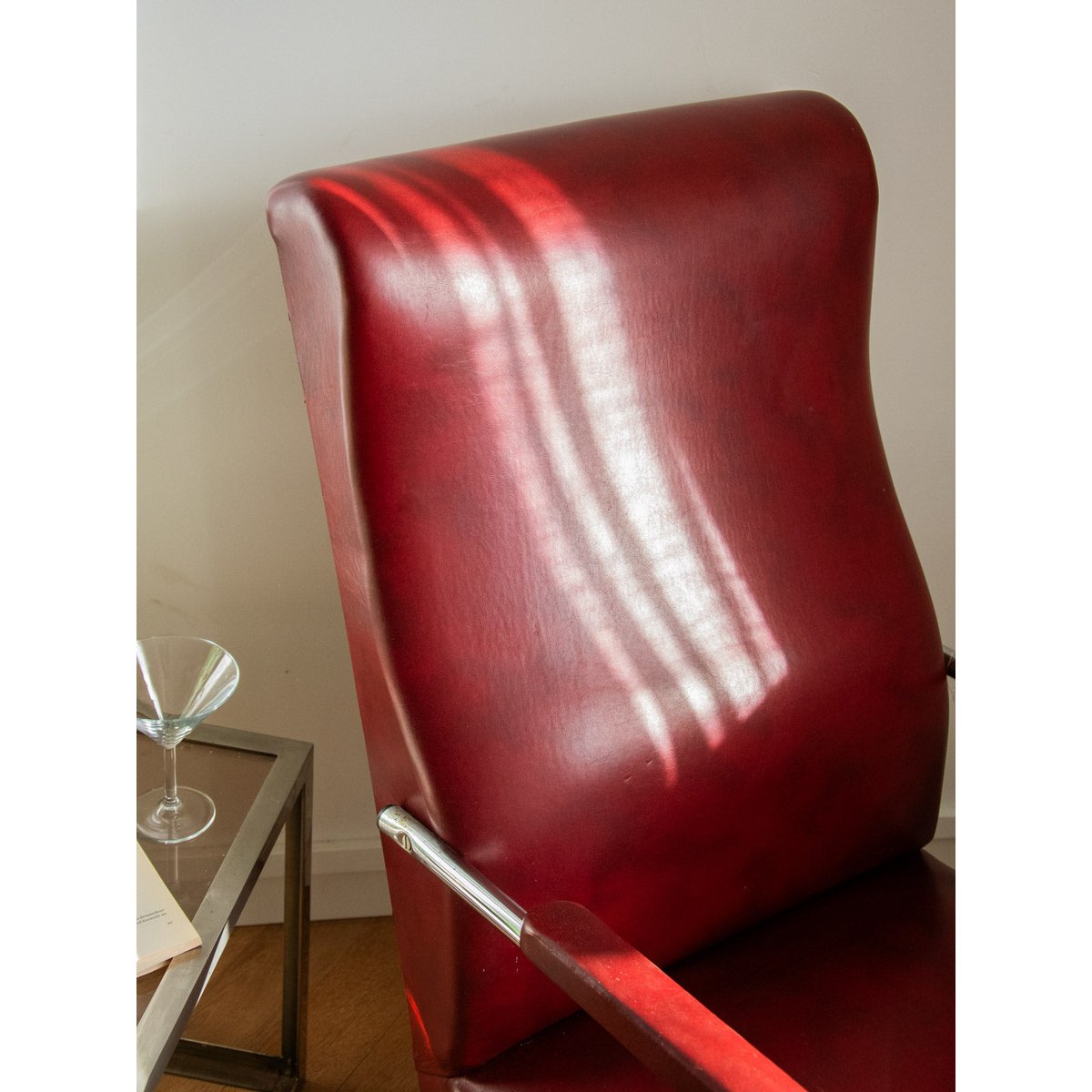 Fauteuil chromé en simili cuir rouge Jakob N°833 - Bon état rouge, DEBONGOUT