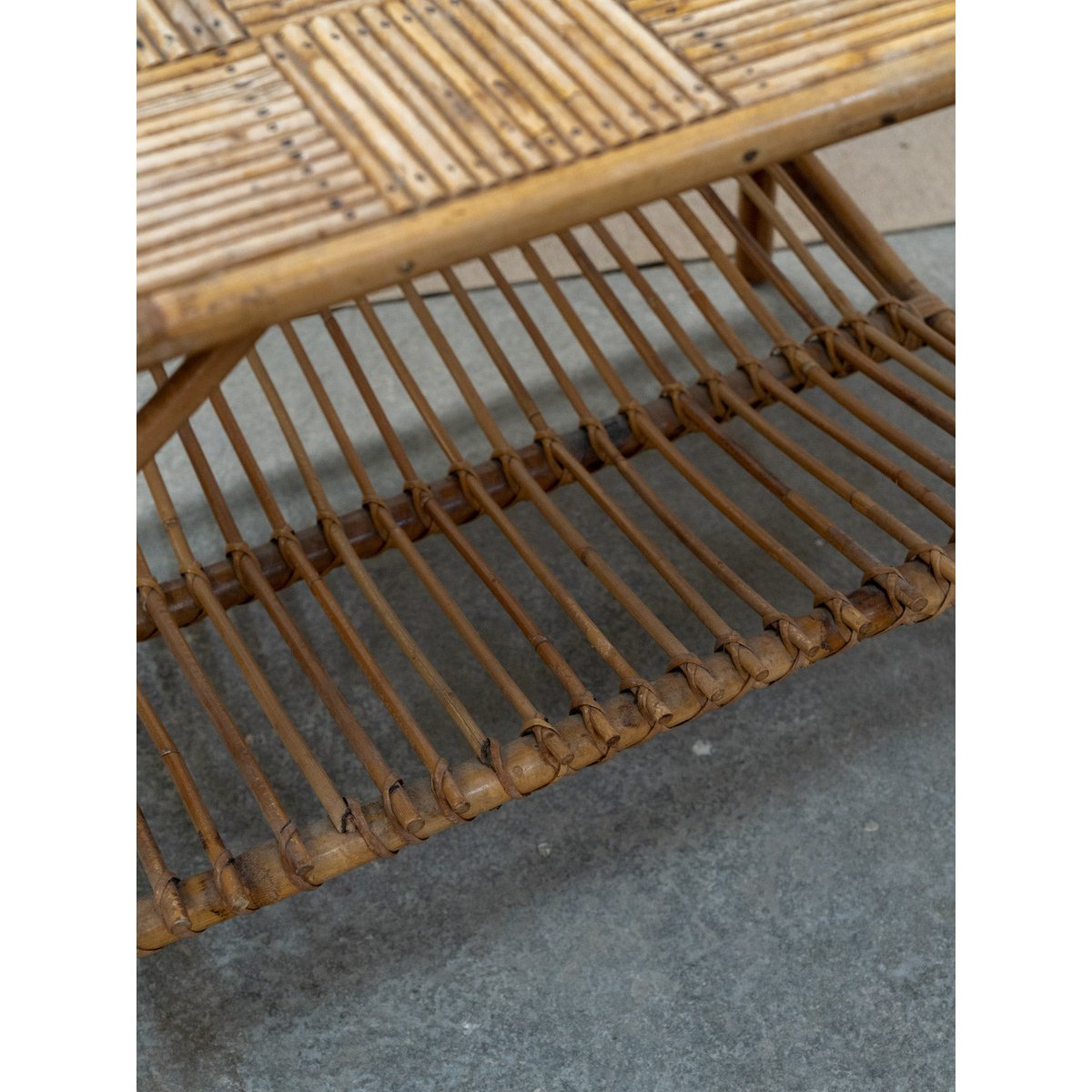 Table basse vintage en marqueterie de rotin Léonie N°1050 - Bon état naturel, DEBONGOUT