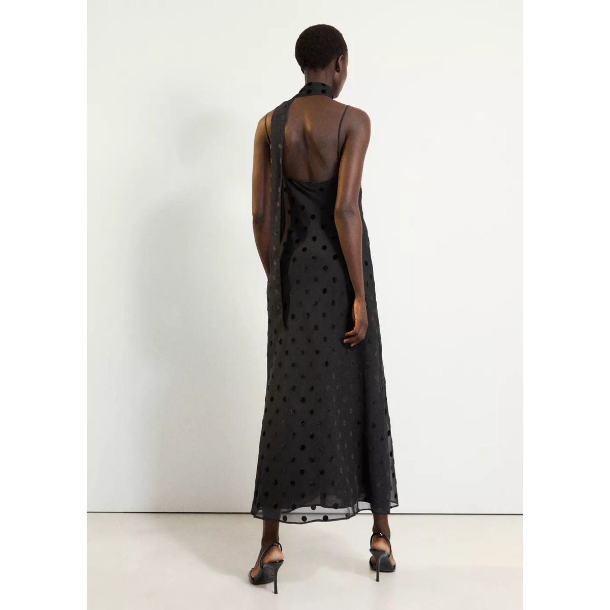 Robe dévorée avec détail de nœud noir, MANGO