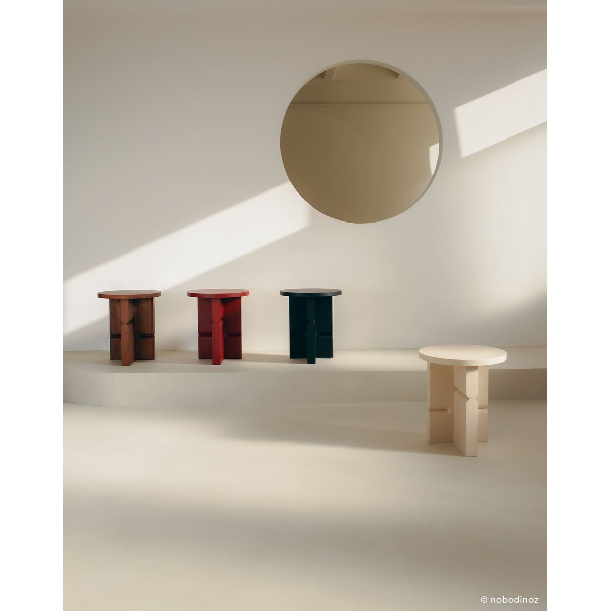 Tabouret et table d'appoint en bois teinté noon noyer, NOBODINOZ