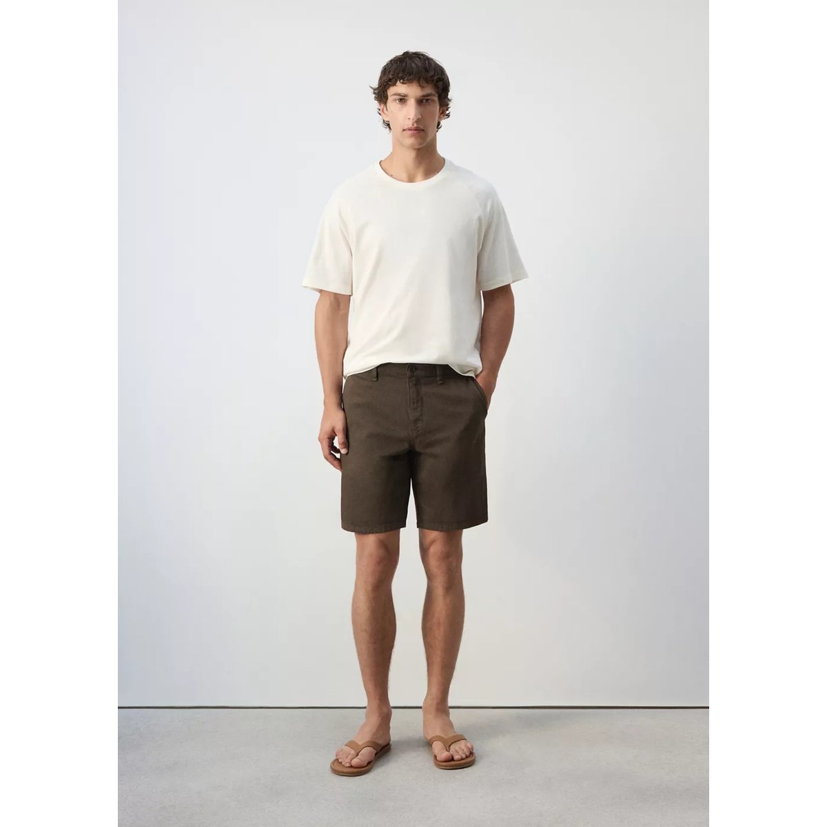 Bermuda en jean en mélange de coton et lin regular fit marron, MANGO MAN