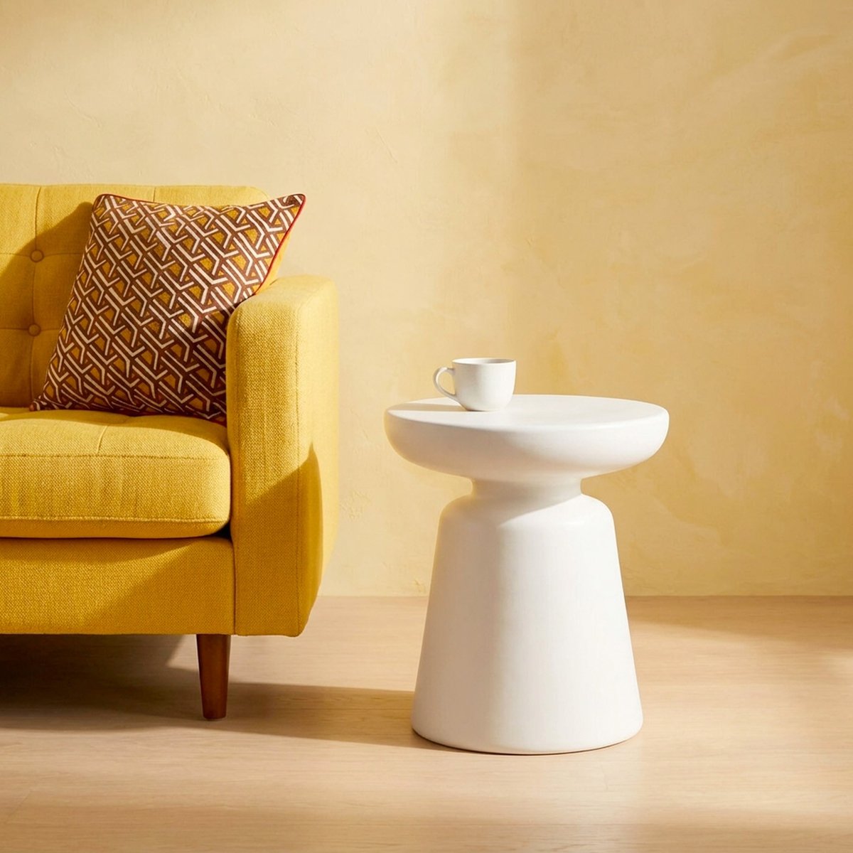 Table d'appoint en polyrésine, PACO blanc, KARE DESIGN