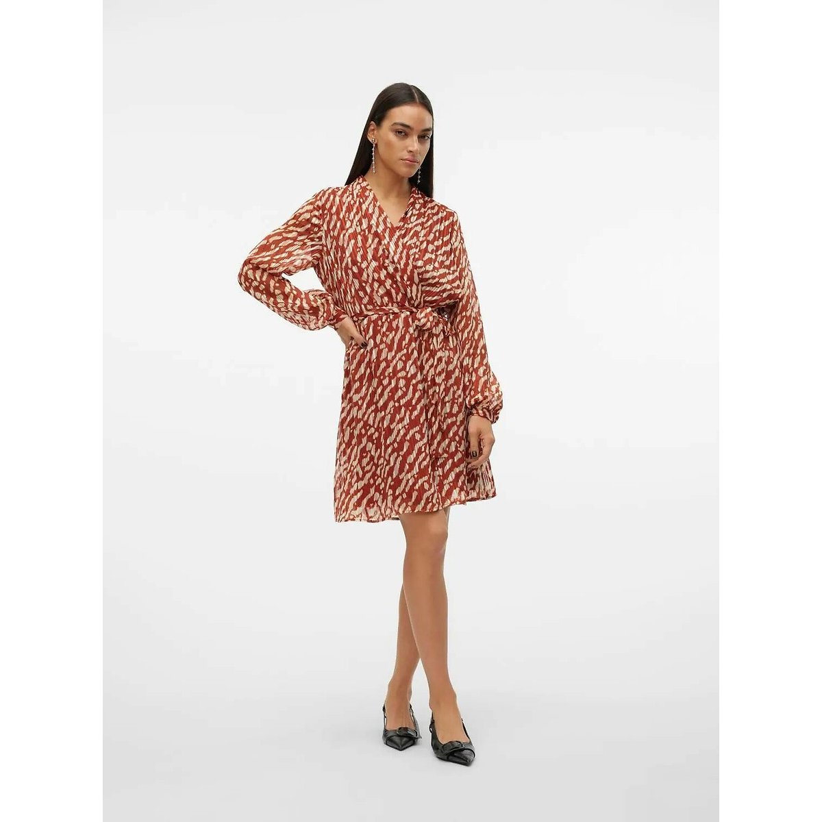 Vestido corto estampado, cuello de pico estampado color ladrillo, VERO MODA
