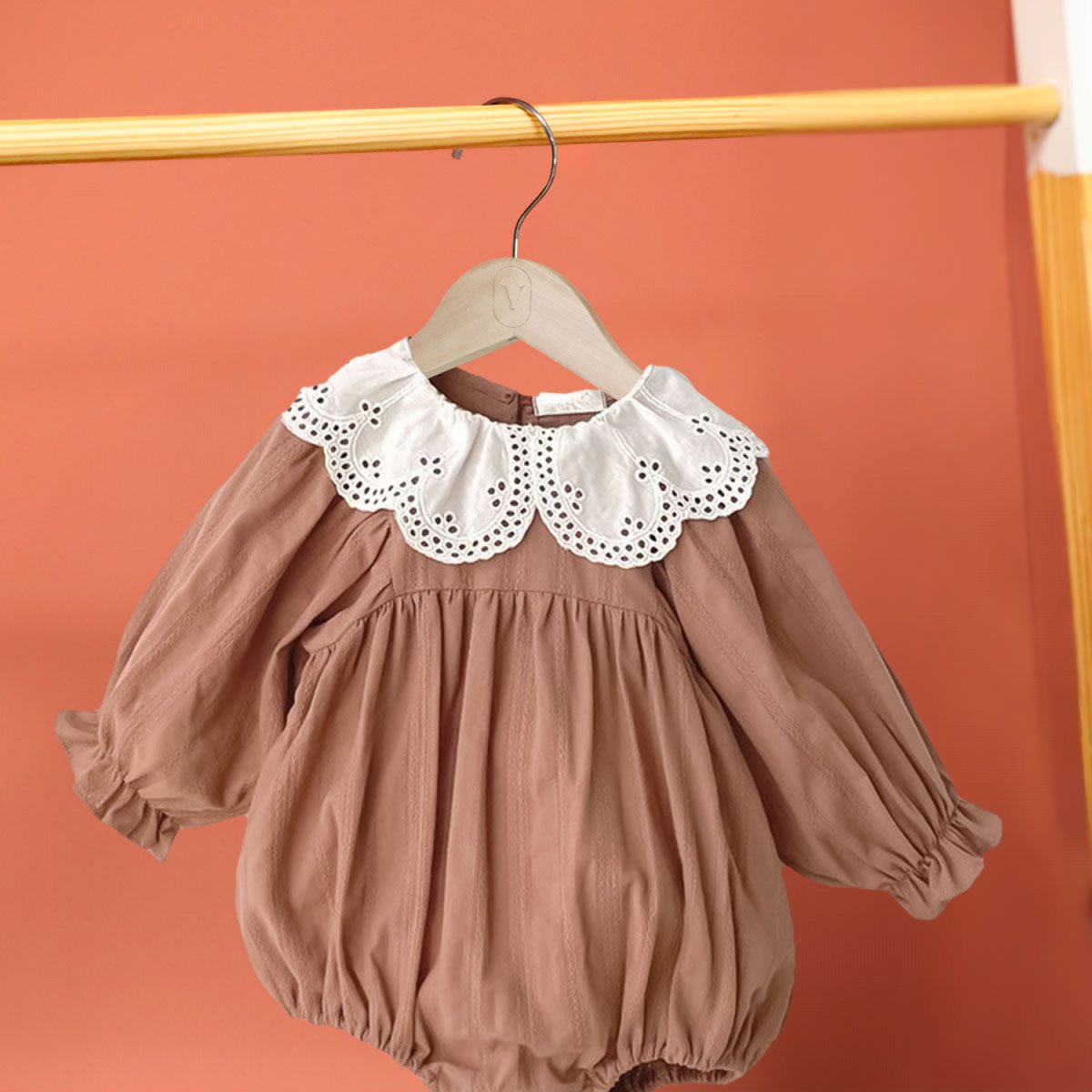 Lot de 10 cintres bébé bois clair beige, VIVEZEN