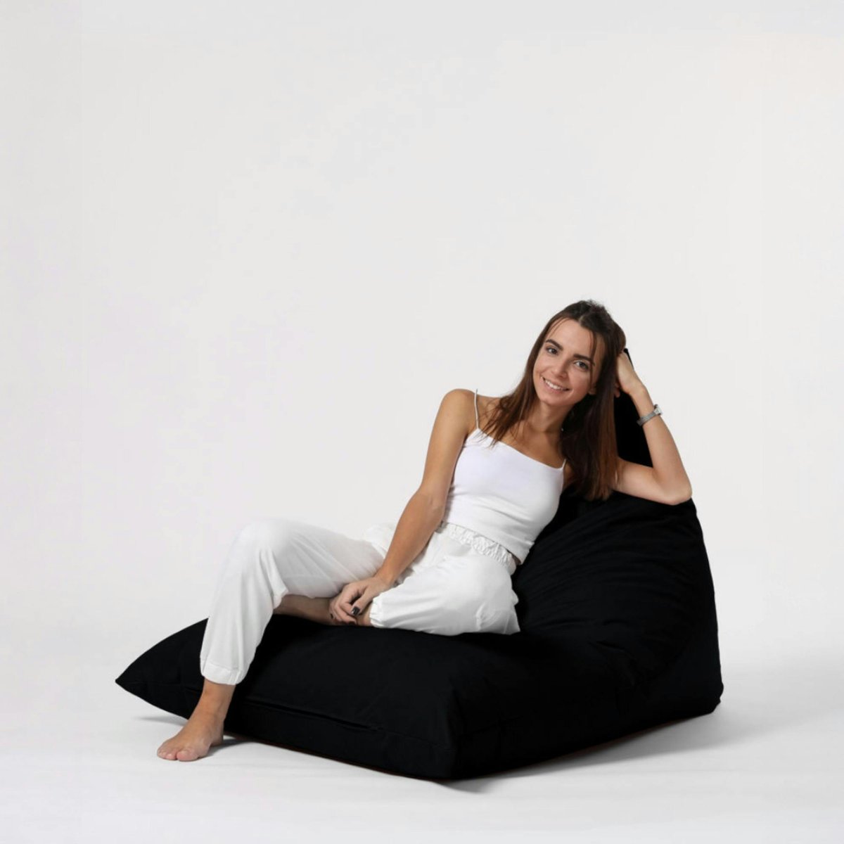 Pouf berlingot pour jardin et terrasse ARTA noir, PIER IMPORT