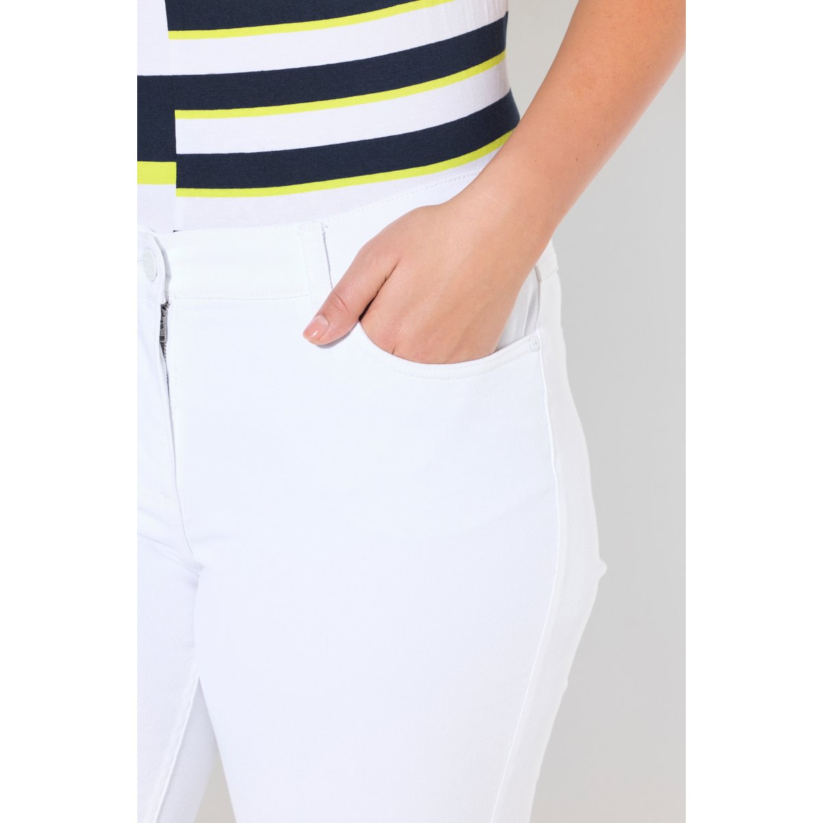 Jean Sarah. Jambe slim et taille confortable blanc neige, ULLA POPKEN