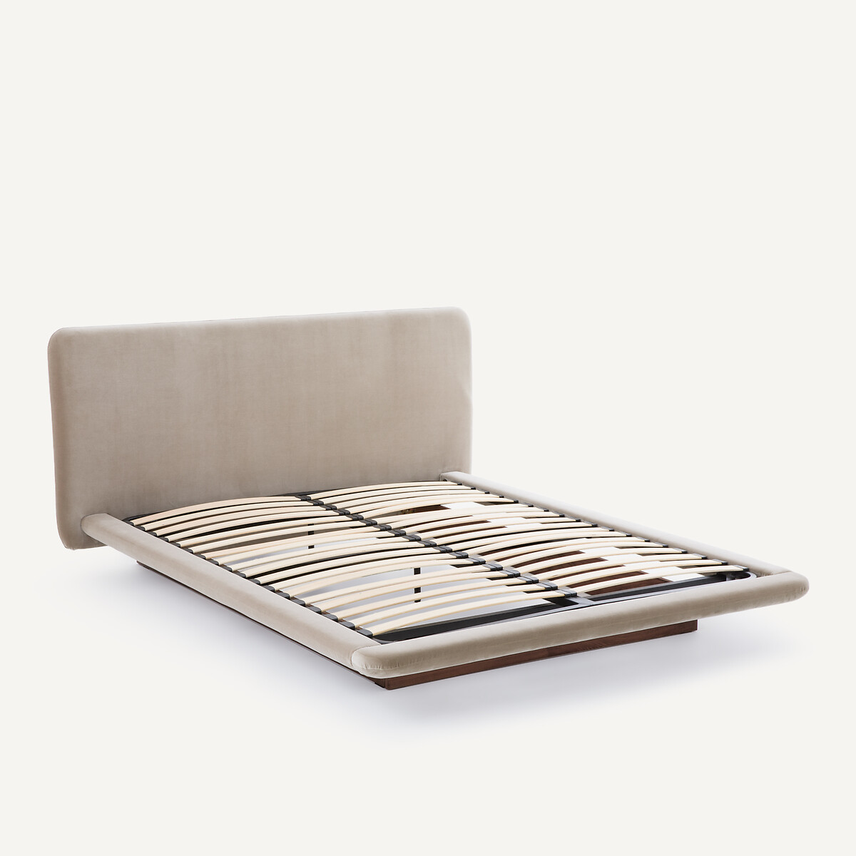Lit double avec sommier assemblé, en velours, et base en noyer, SLICE camel, AM.PM