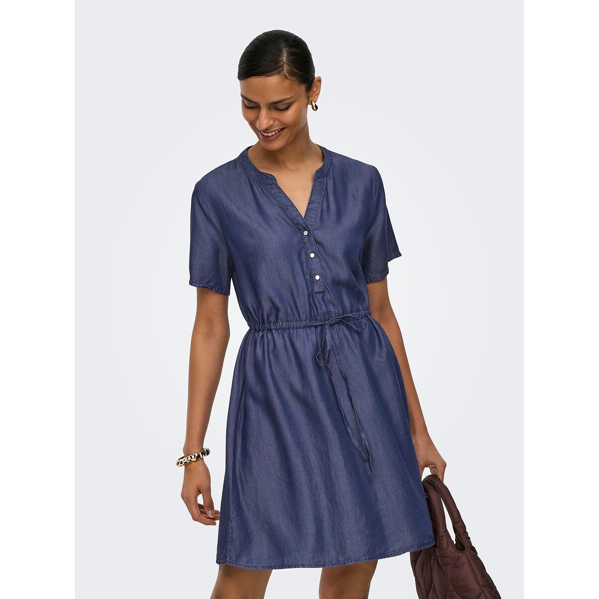 Robe courte, col V bleu foncé, JDY