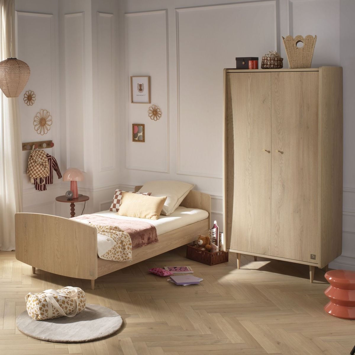 Armoire 2 portes avec pieds bois et poignées métal marron, SAUTHON