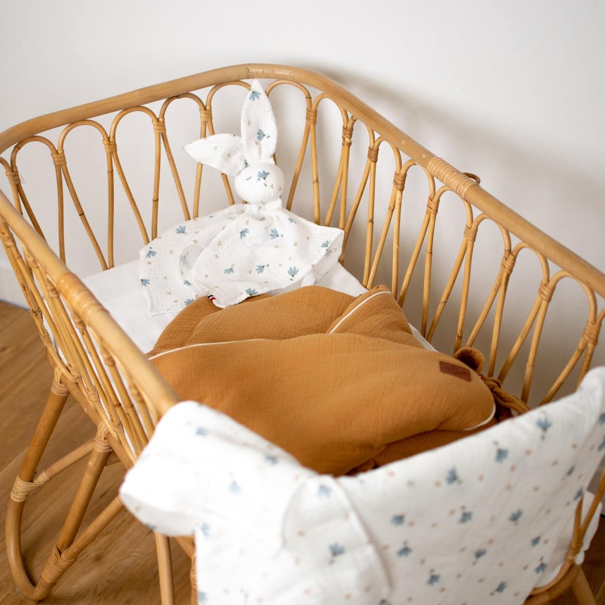 Doudou plat lapin en gaze de coton BLEUET bleuet imprimé floral, SEVIRA KIDS