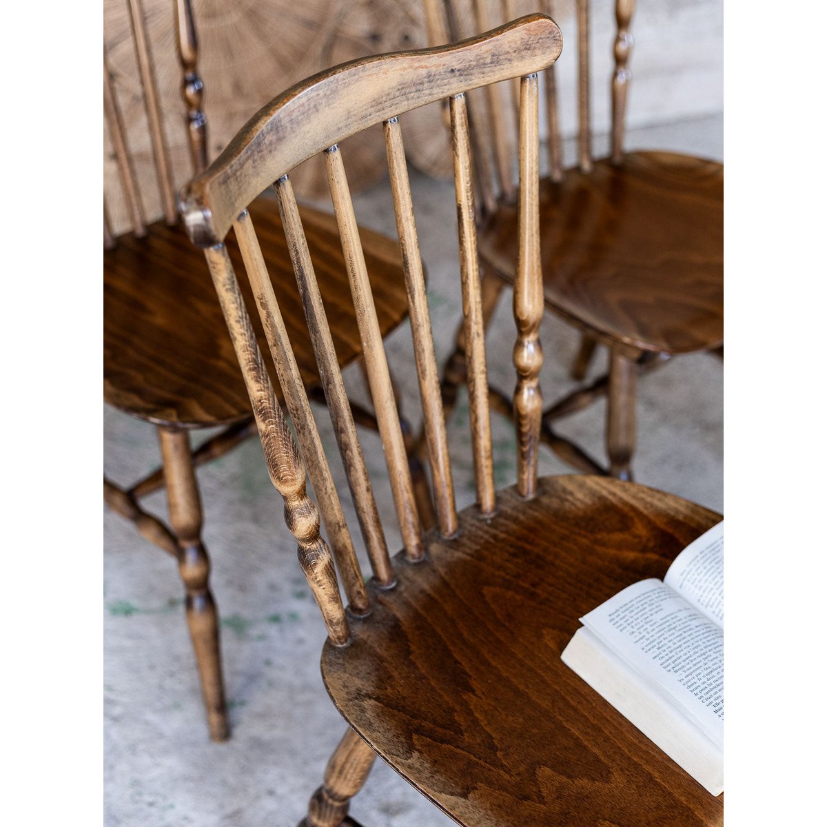 Paire de chaises Baumann Claude N°1625 - Bon état bois foncé, DEBONGOUT